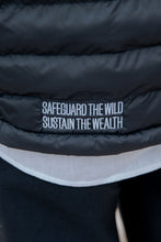 Lade das Bild in den Galerie-Viewer, 5 Years AMES Edition - Wild Dog Puffer Vest