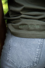 Lade das Bild in den Galerie-Viewer, Cheetah Cub Shirt