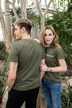 Lade das Bild in den Galerie-Viewer, Cheetah Cub Shirt