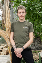 Lade das Bild in den Galerie-Viewer, Cheetah Cub Shirt