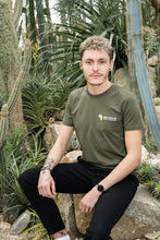 Lade das Bild in den Galerie-Viewer, Cheetah Cub Shirt