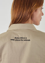 Lade das Bild in den Galerie-Viewer, Giraffe Damenhemd